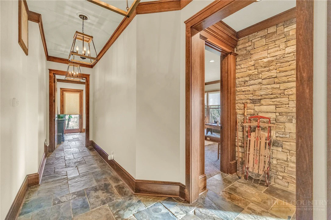 Image number 2 for the current listing