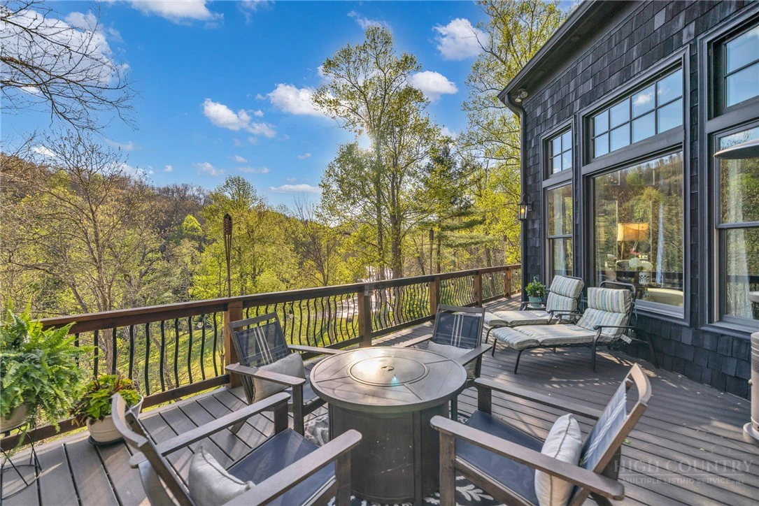 Image number 14 for the current listing