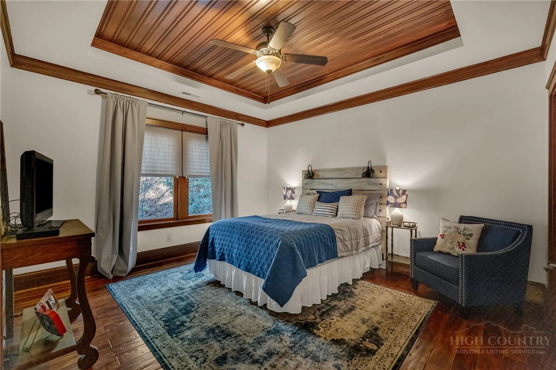 Image number 7 for the current listing