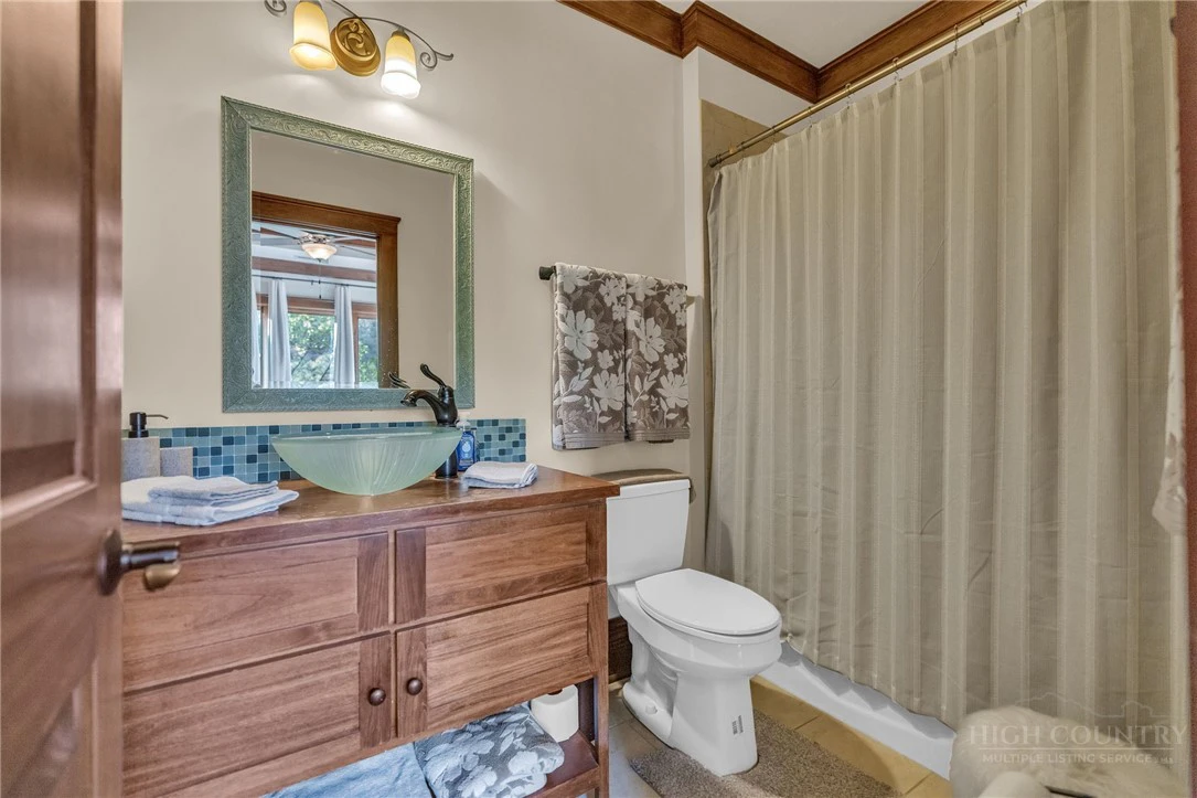 Image number 10 for the current listing