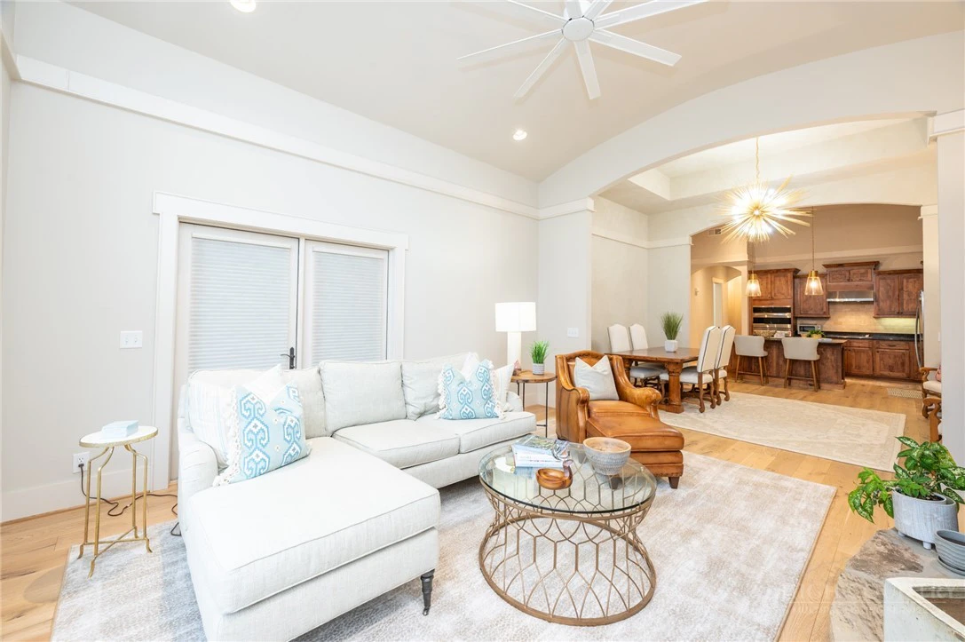 Image number 3 for the current listing