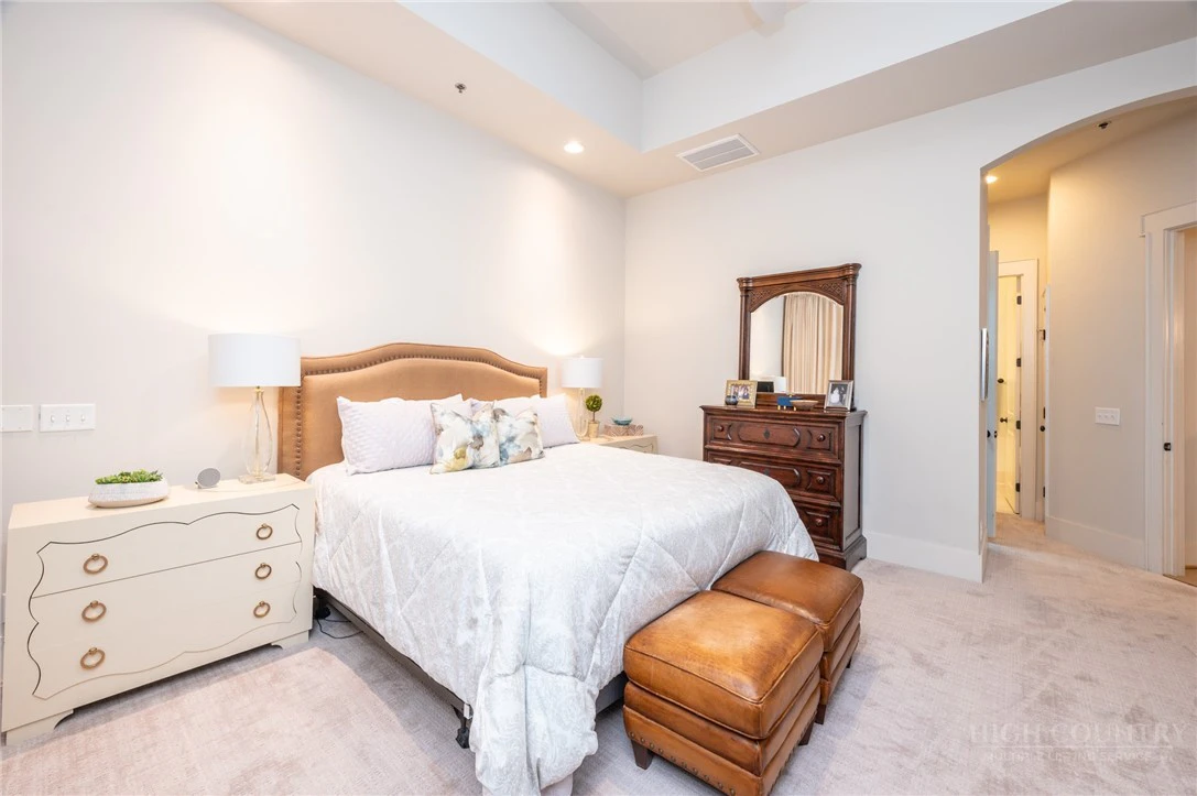 Image number 6 for the current listing