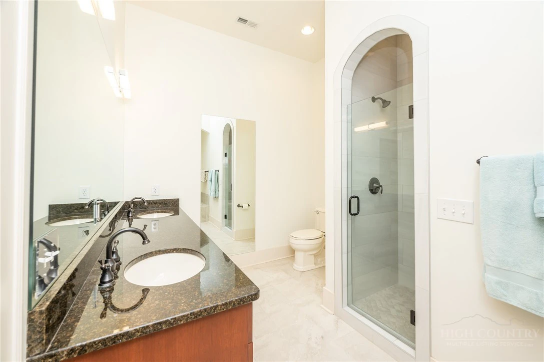 Image number 8 for the current listing
