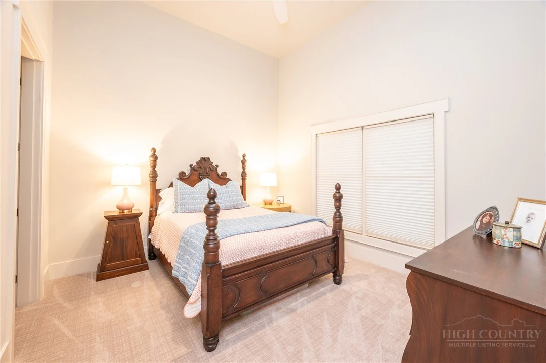 Image number 10 for the current listing