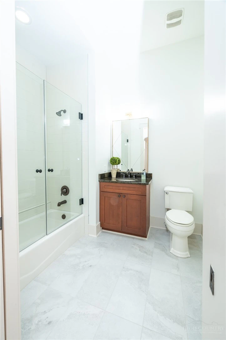 Image number 2 for the current listing