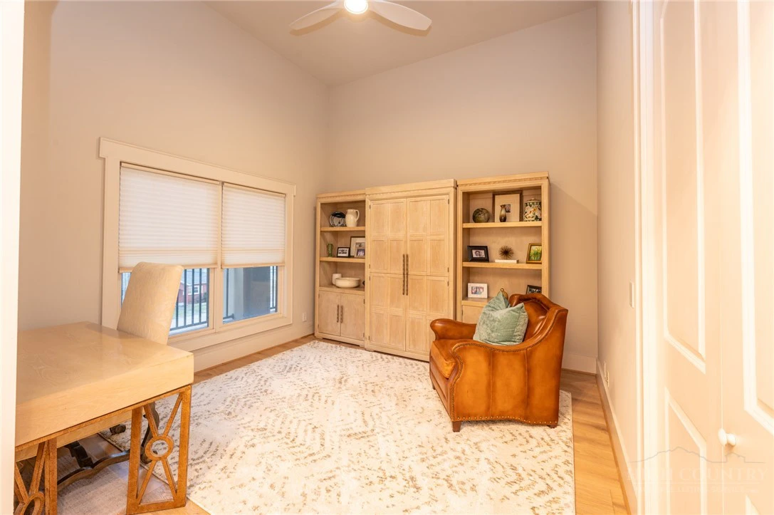 Image number 14 for the current listing