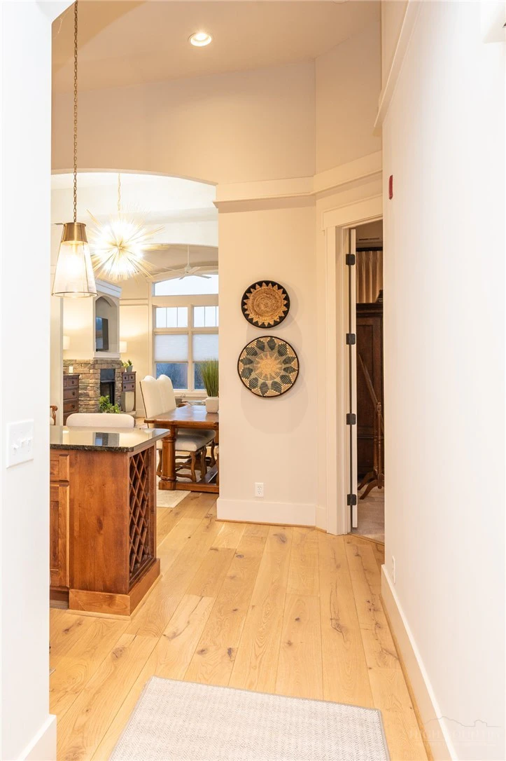Image number 16 for the current listing