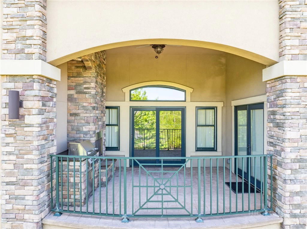 Image number 19 for the current listing