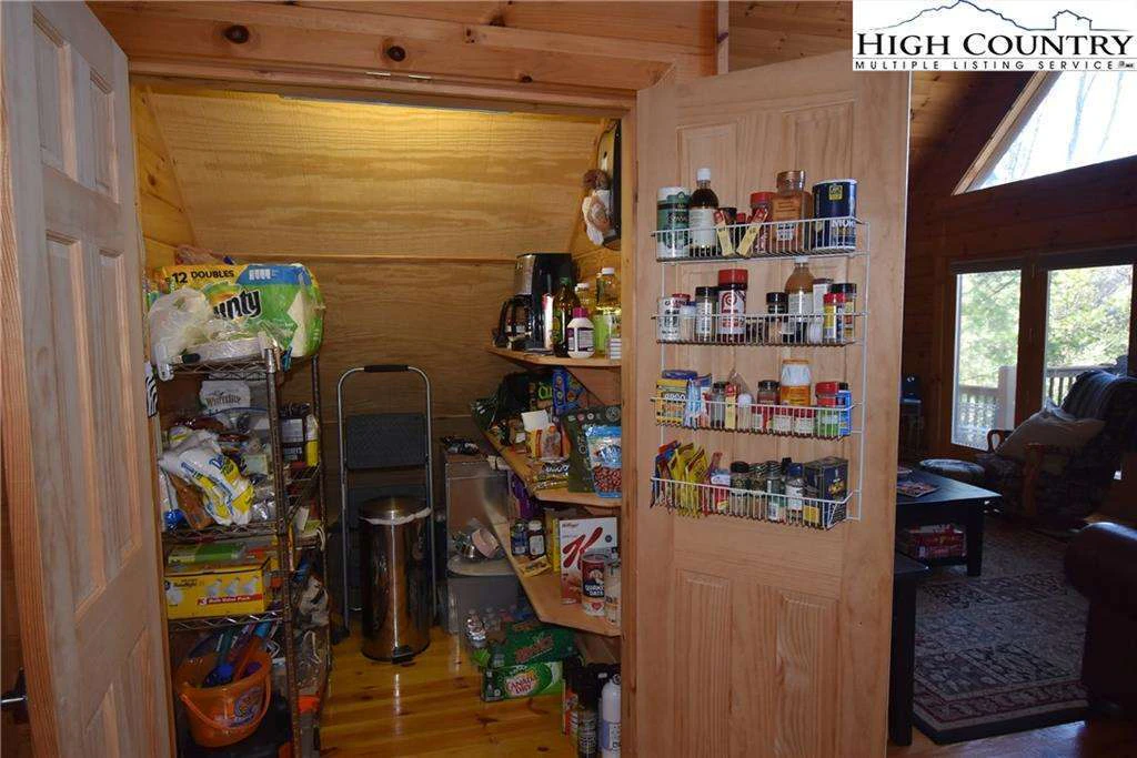 Image number 21 for the current listing