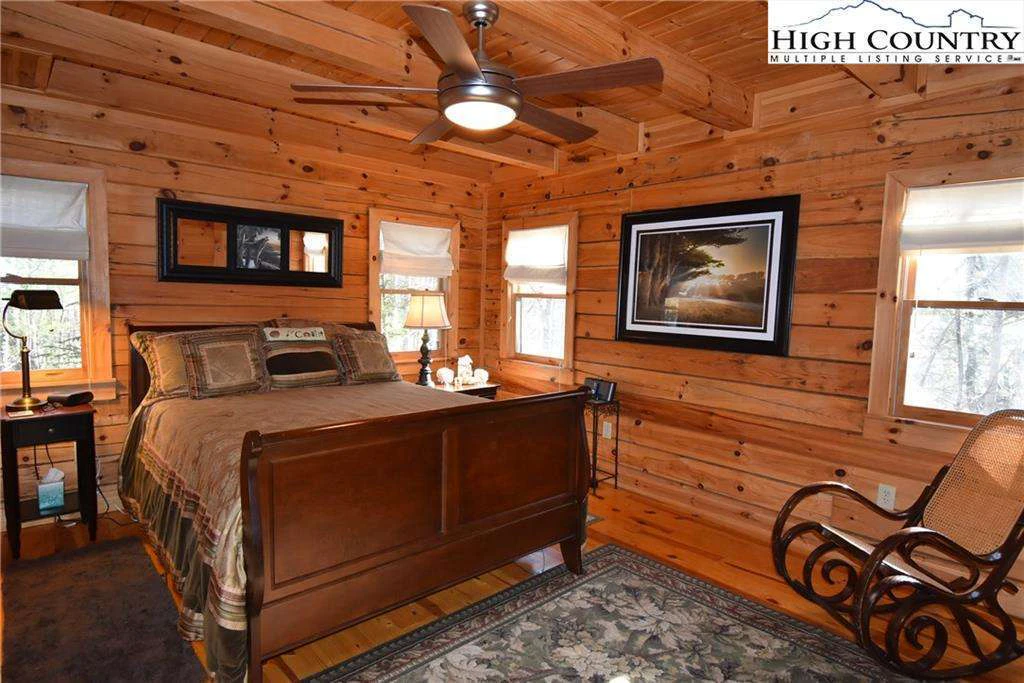 Image number 20 for the current listing