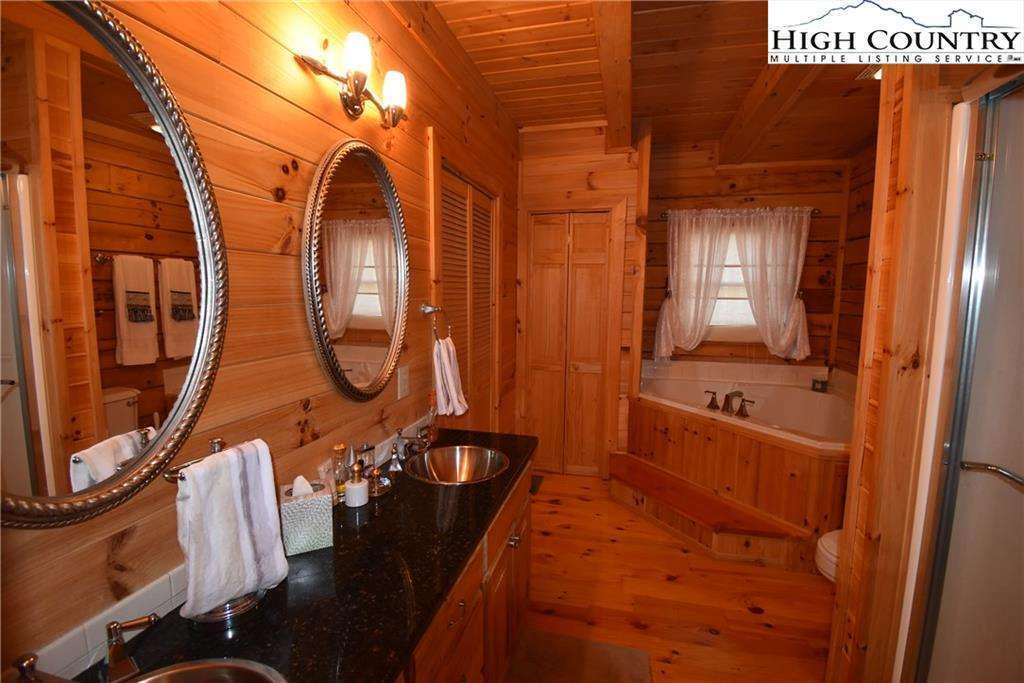 Image number 3 for the current listing