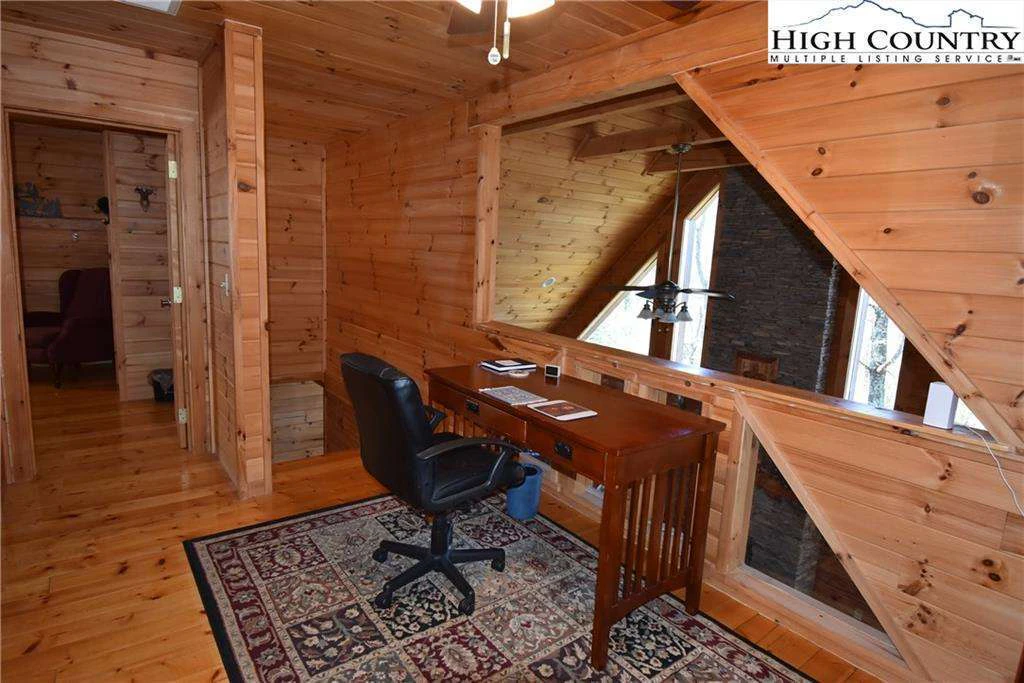 Image number 11 for the current listing