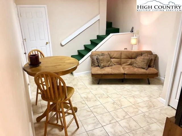 Image number 5 for the current listing