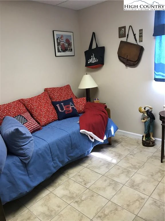Image number 11 for the current listing