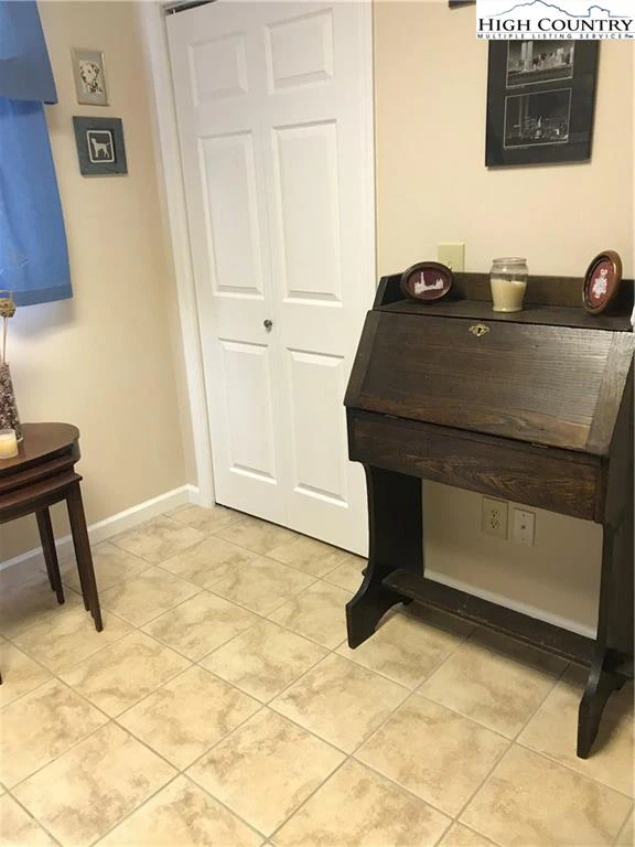 Image number 2 for the current listing