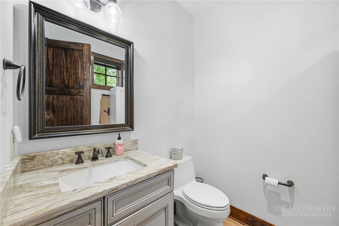 Image number 15 for the current listing