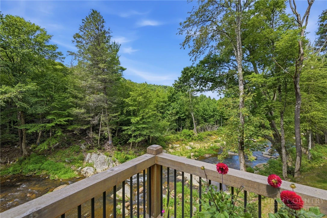 Image number 18 for the current listing