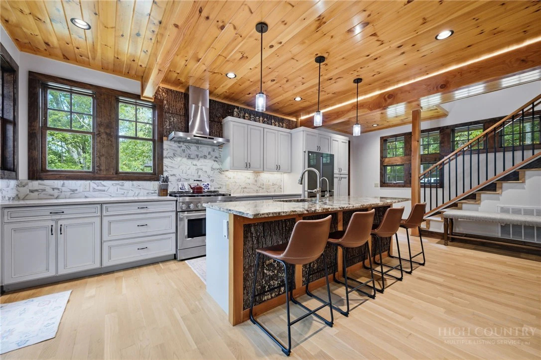 Image number 6 for the current listing