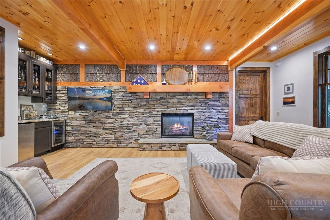 Image number 10 for the current listing
