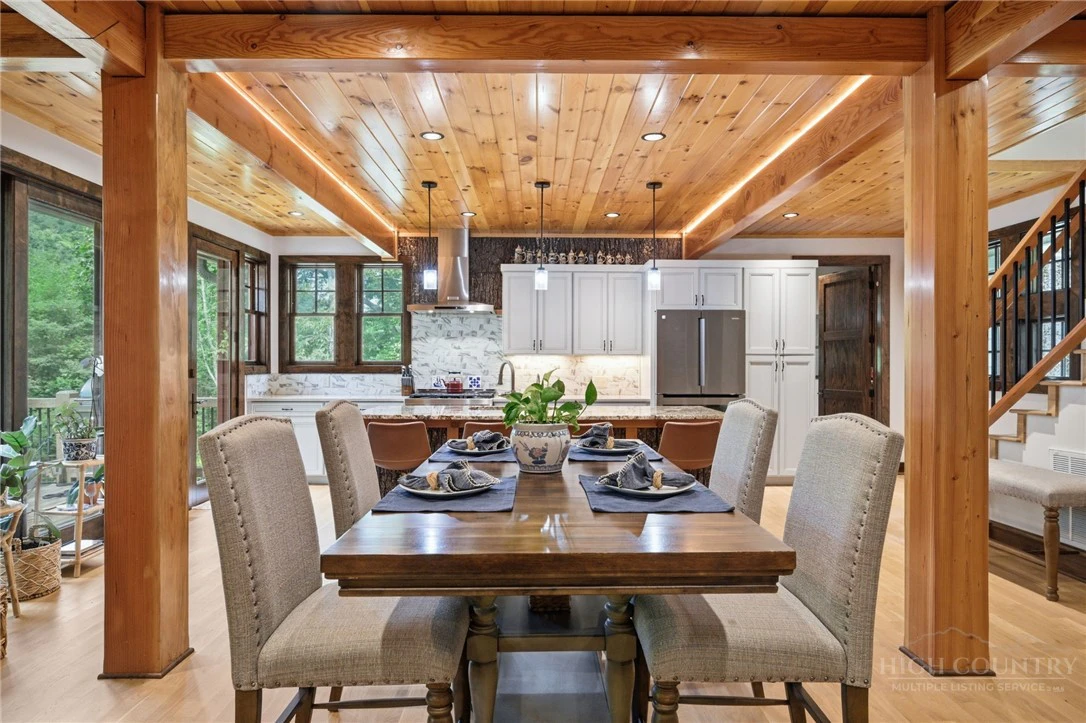 Image number 8 for the current listing
