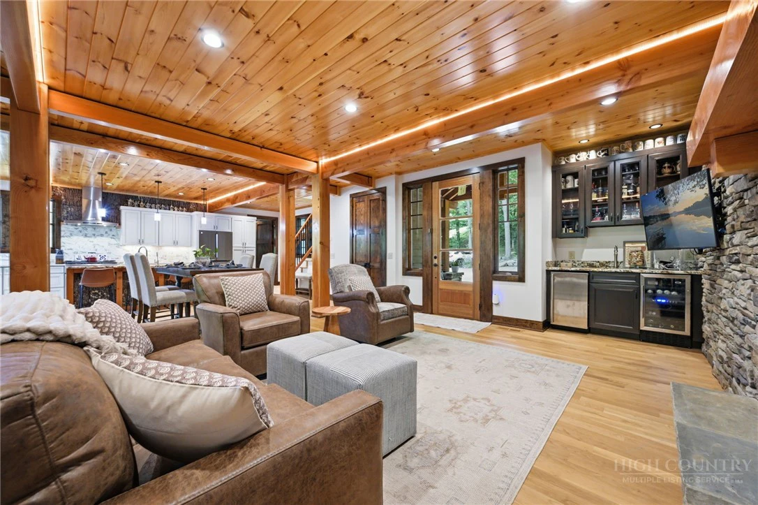 Image number 12 for the current listing