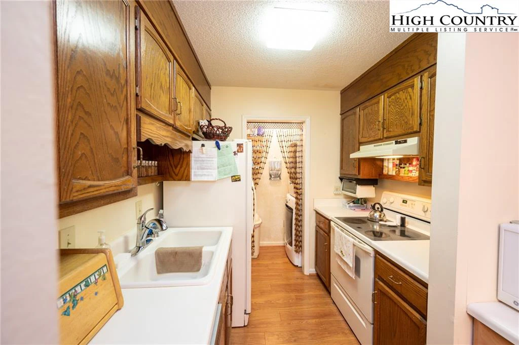 Image number 2 for the current listing