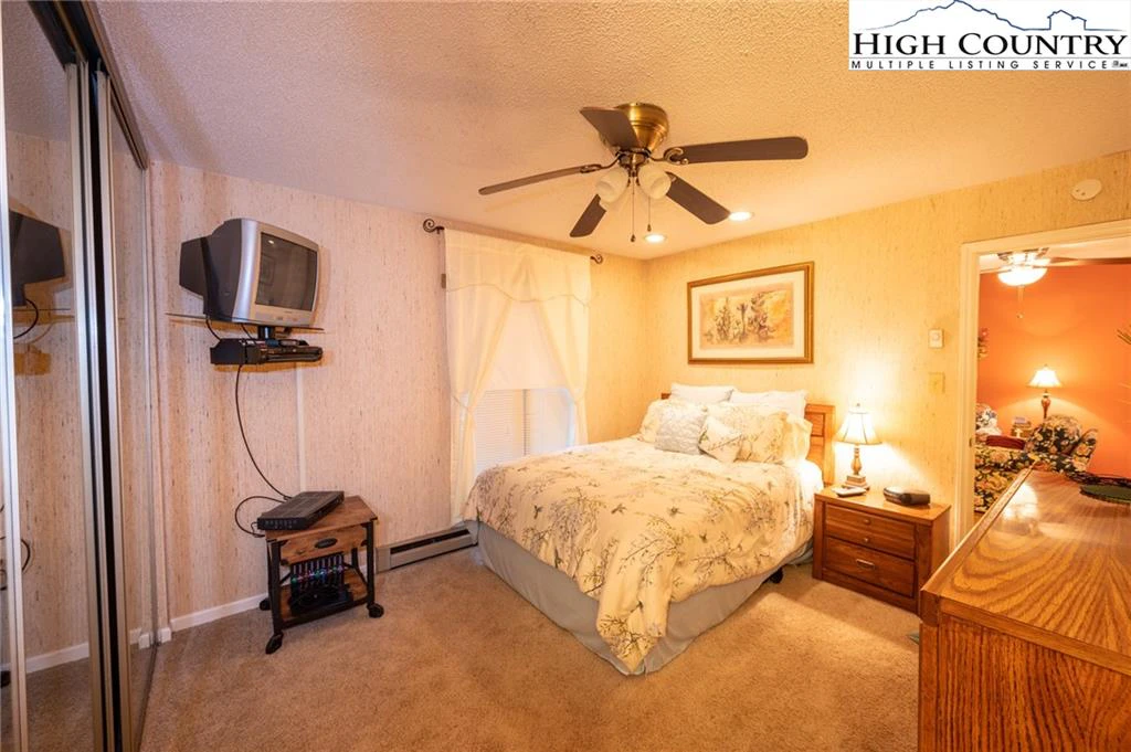 Image number 11 for the current listing