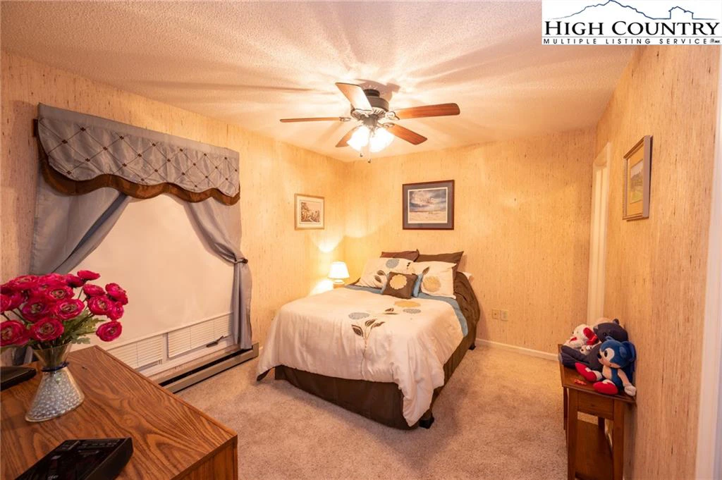 Image number 9 for the current listing