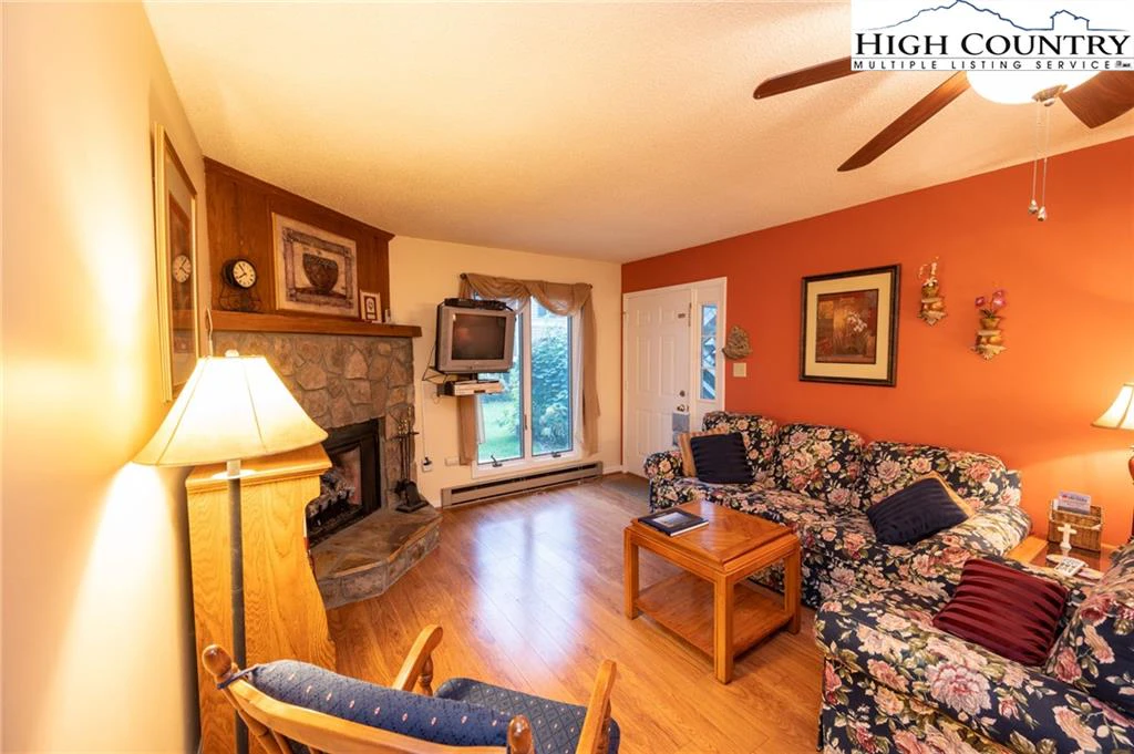 Image number 20 for the current listing