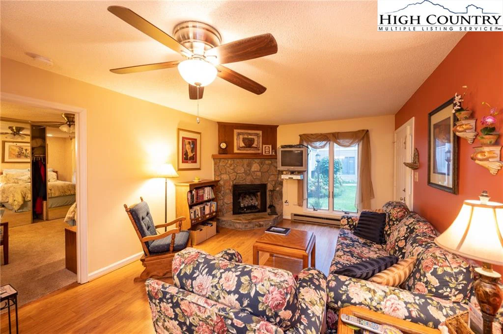Image number 16 for the current listing