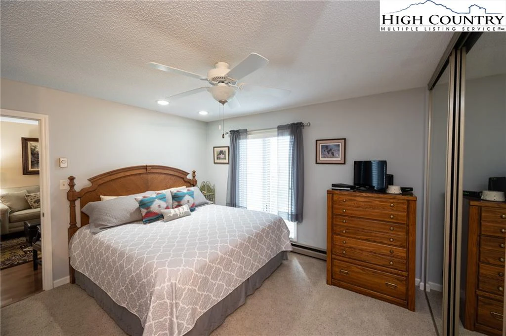 Image number 10 for the current listing