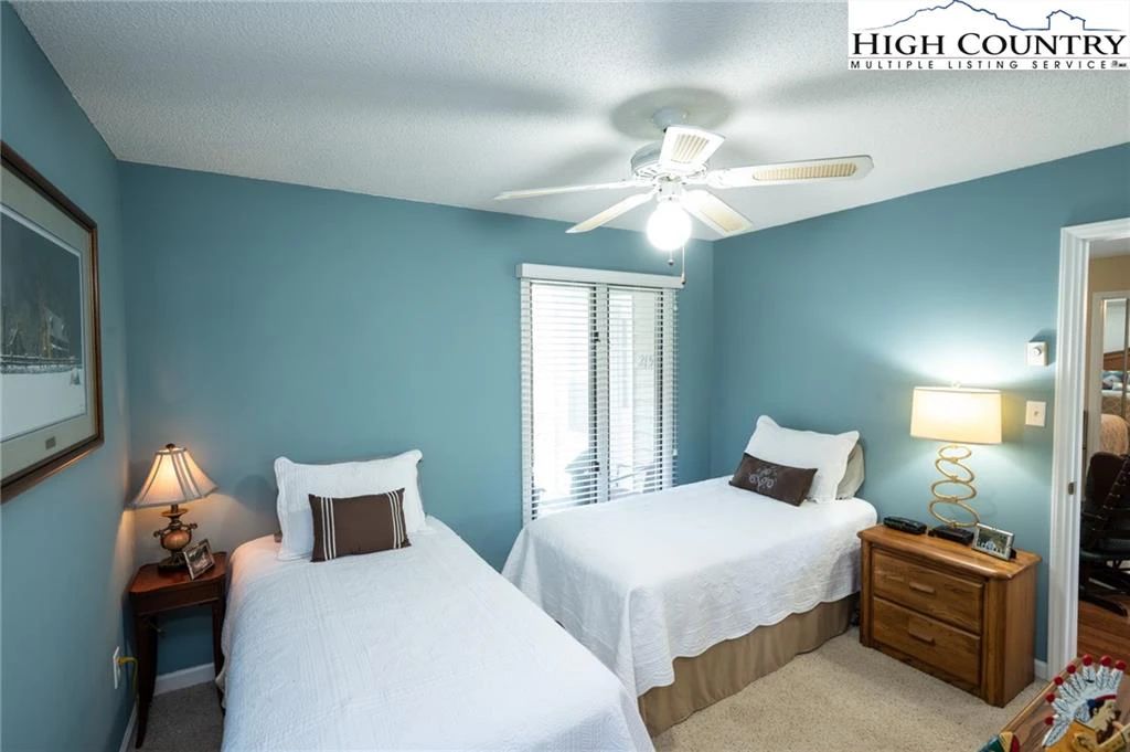 Image number 3 for the current listing