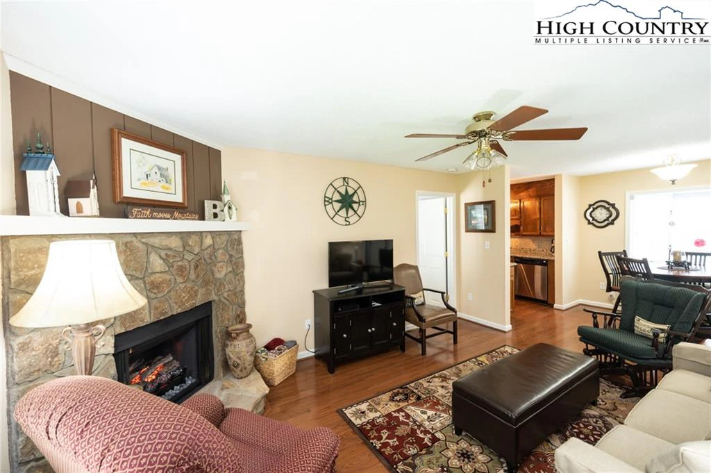 Image number 21 for the current listing