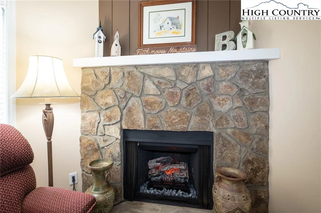 Image number 20 for the current listing