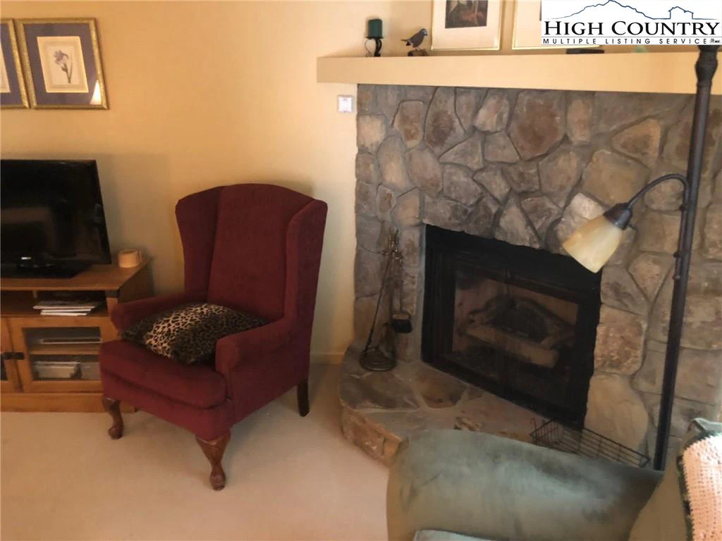 Image number 4 for the current listing