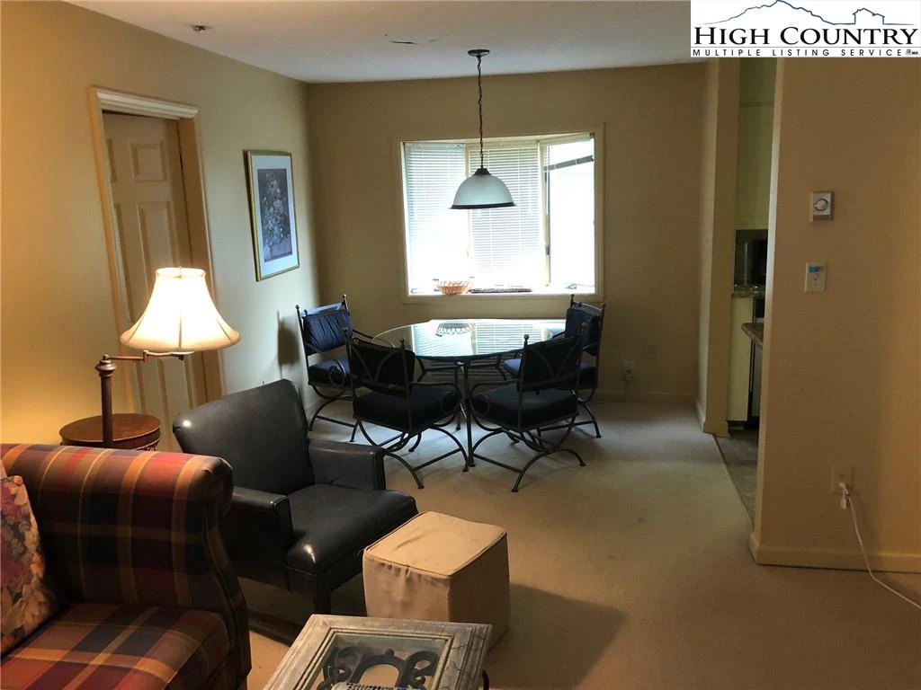 Image number 5 for the current listing