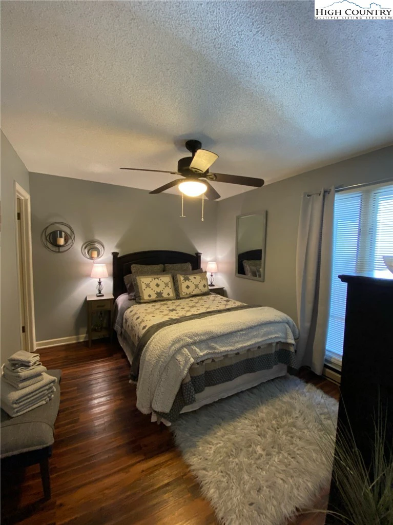 Image number 12 for the current listing