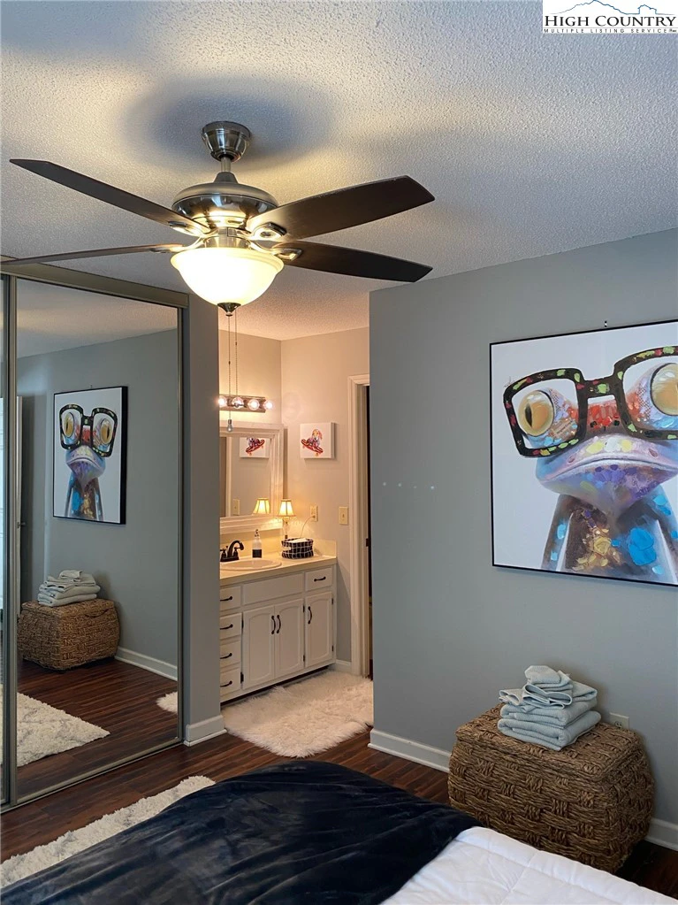 Image number 11 for the current listing