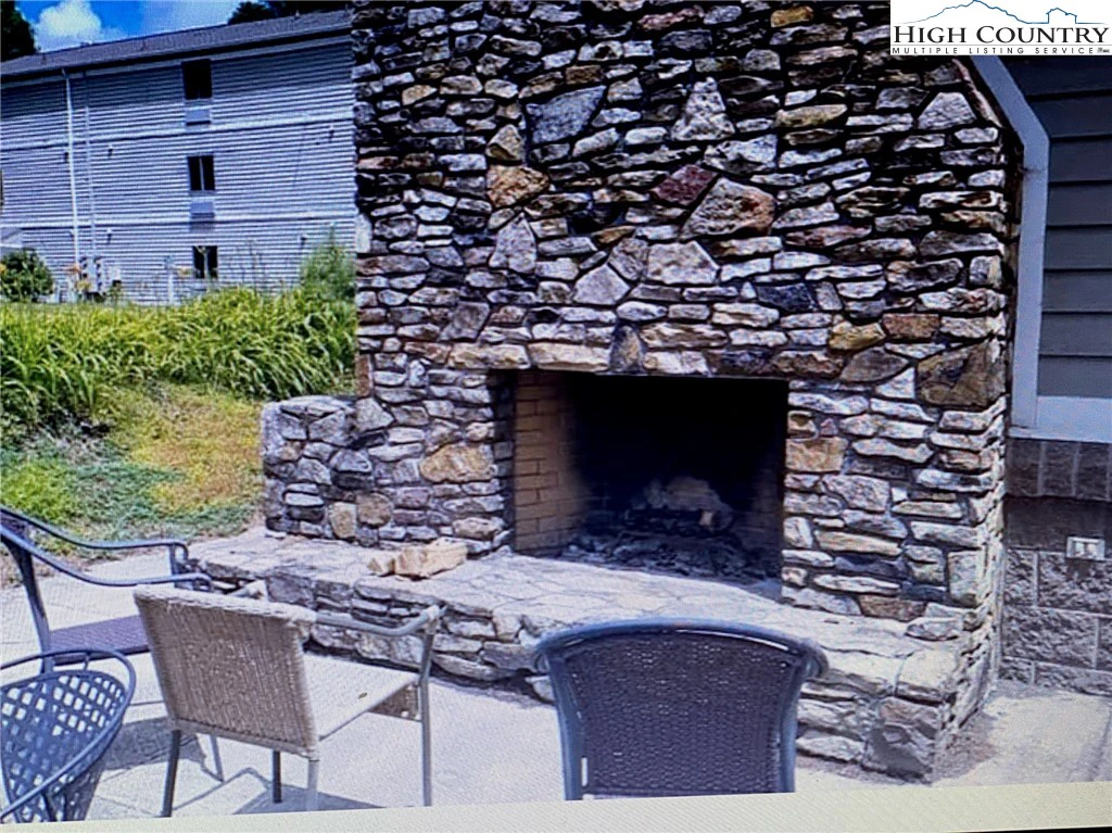 Image number 4 for the current listing