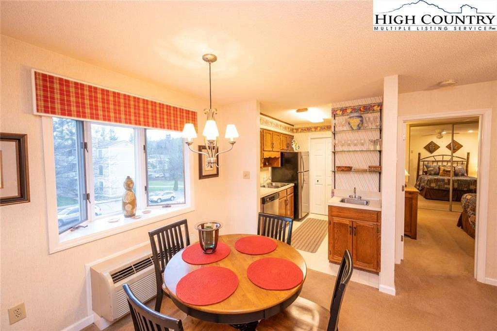 Image number 11 for the current listing