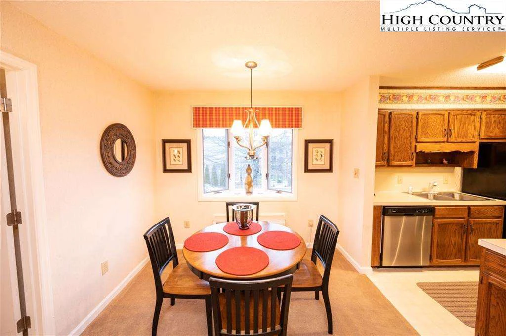 Image number 4 for the current listing