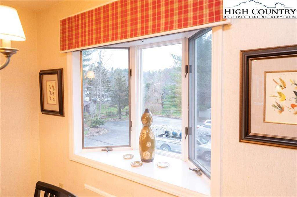 Image number 5 for the current listing