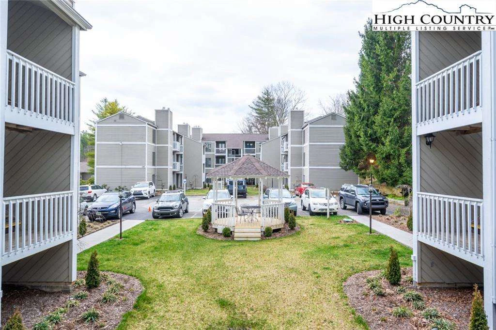 Image number 14 for the current listing