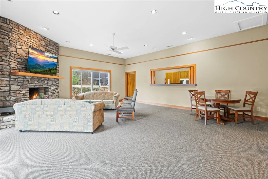 Image number 2 for the current listing
