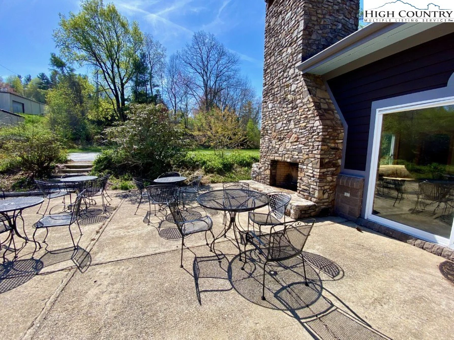 Image number 4 for the current listing