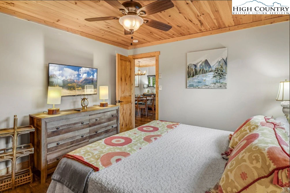 Image number 11 for the current listing