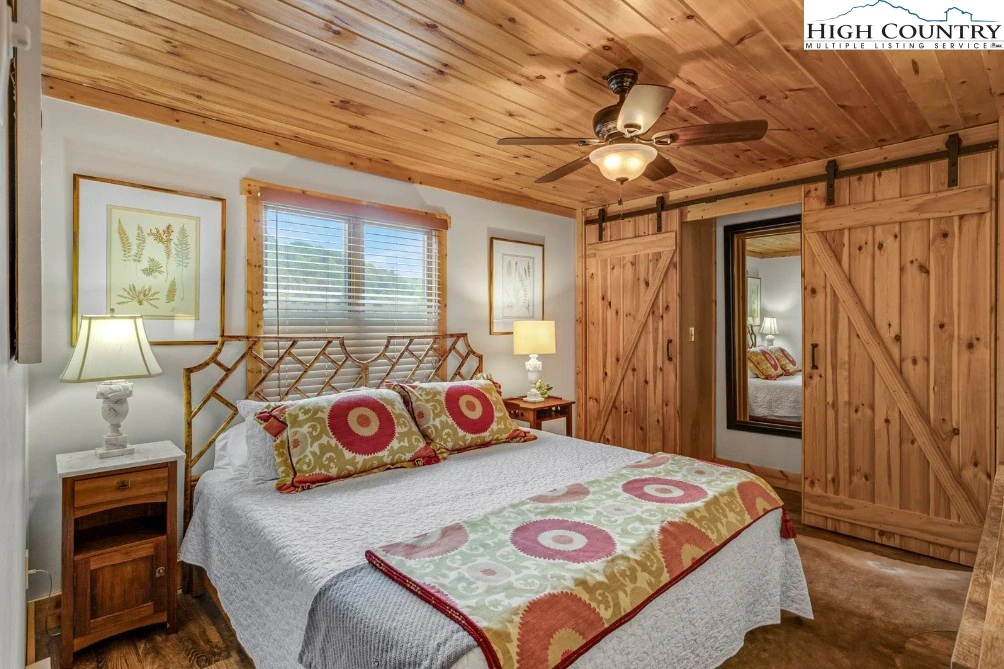 Image number 2 for the current listing