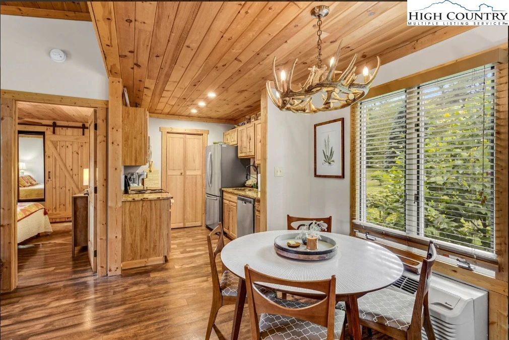 Image number 15 for the current listing