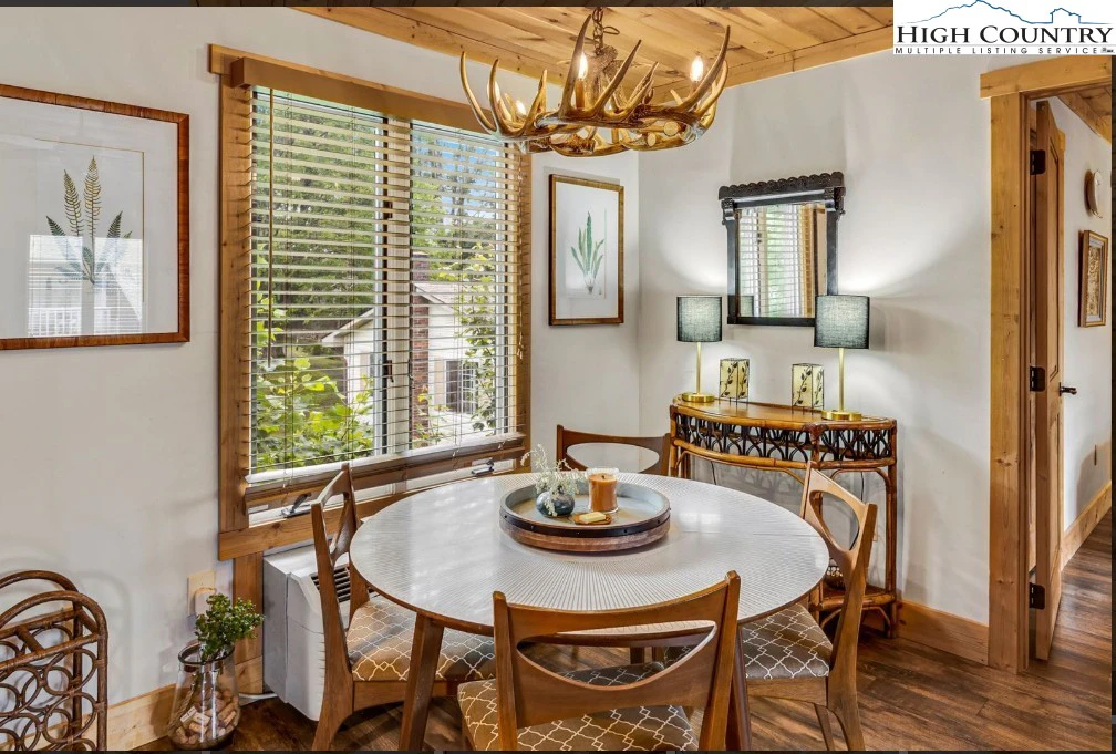Image number 13 for the current listing