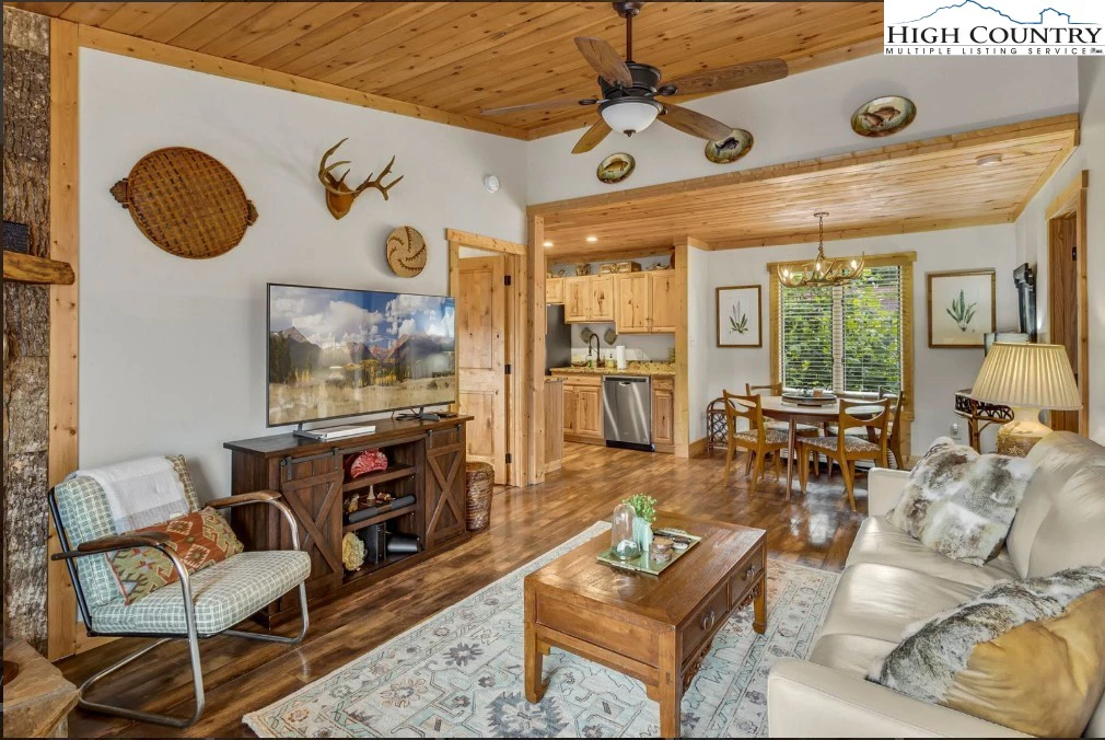 Image number 18 for the current listing